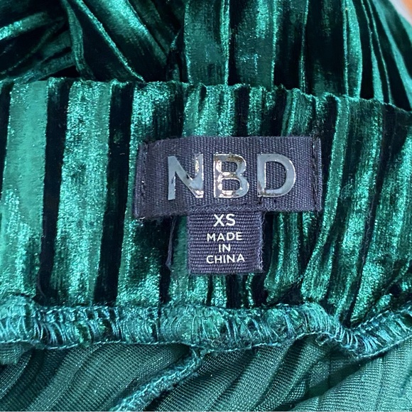 NBD Alena jewel green velvet pleated high waisted wide leg pants - Picture 8 of 11